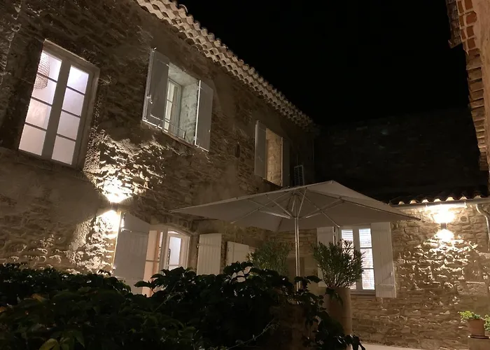 La Maison des Vendangeurs - TABLE D'HÔTES le soir du jeudi au lundi - Jacuzzi - Balnéo SPA - ACCES Piscine pour chambre Grafitti et chambre La Tour